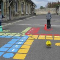 Jeux d exterieur ecole jeu de dada pochoirs signalisation