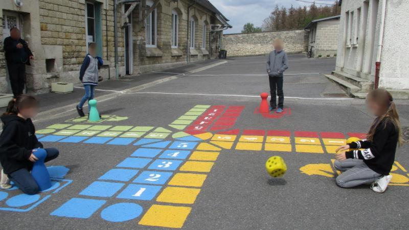 Jeux d exterieur ecole jeu de dada pochoirs signalisation