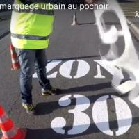 Miniature video pochoir zone 30 trottoir pas crottoir 1